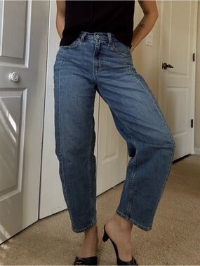 Old Navy Wide-Leg High-Rise Jeans in Medium Blue